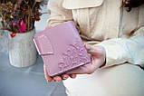 Шкіряний гаманець з совою жіночий на 10 відділів з тисненням в кольорі чайна роза, фото 2