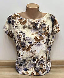 Жіноча блуза із софтової тканини з квітковим принтом та коротким рукавом розміри від 44 до 58