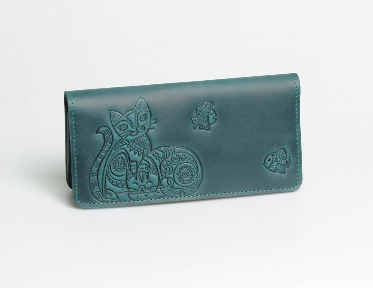 Шкіряний гаманець з тисненим орнаментом "Котики", ручна робота, зеленого кольору, 20х10 см, фото 1
