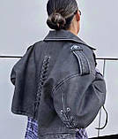 Жіноча шкіряна коротка вінтажна куртка косуха зі шнурівкою на спині та рукавах, фото 8