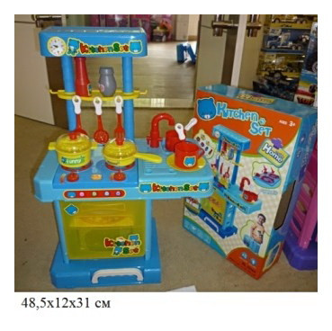 Кухня з посудом і світлом