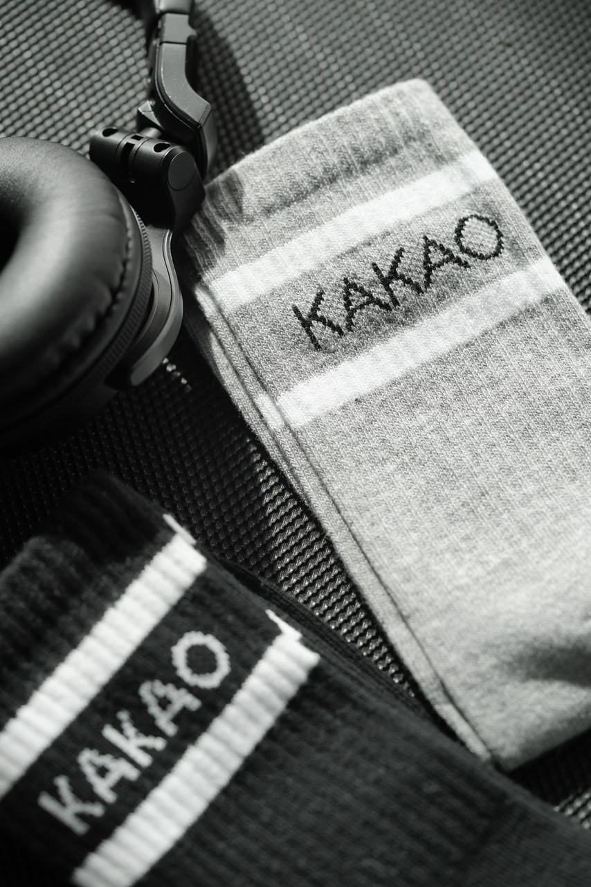 Жіночі бавовняні білі / чорні / сірі брендовані шкарпетки "КАКАО"