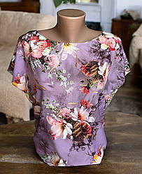 Жіноча блуза із софтової тканини з квітковим принтом та коротким рукавом розміри від 44 до 58