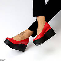 Яскраві червоні шкіряні жіночі туфлі на платформі танкетці WOW-ефект