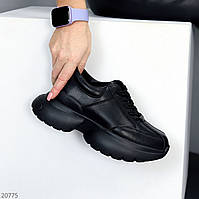 Трендові чорні шкіряні кросівки на потовщеній фігурній підошві
