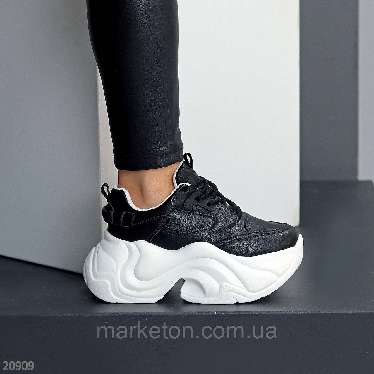 Ультра модні чорні кросівки на білій платформі WOW ефект