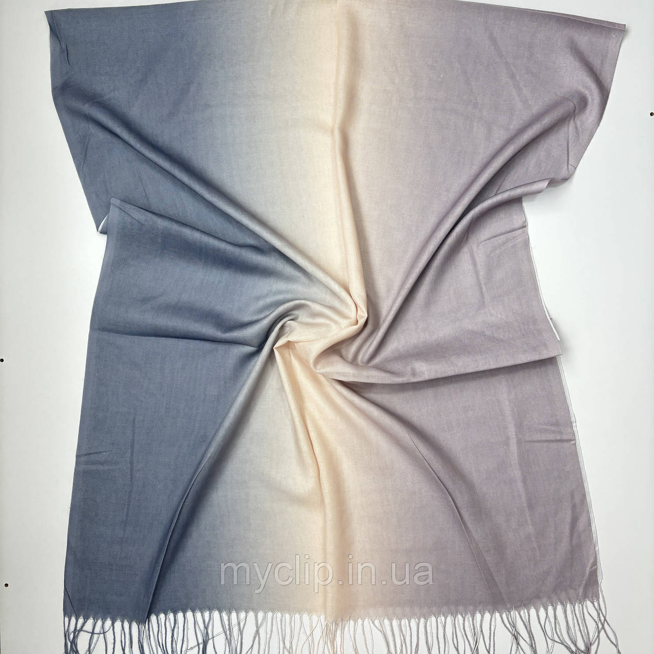 Жіночий однотонний палантин шарф з переходом кольору. Трикотажний м'який шарф на осінь і на весну із натуральної тканини