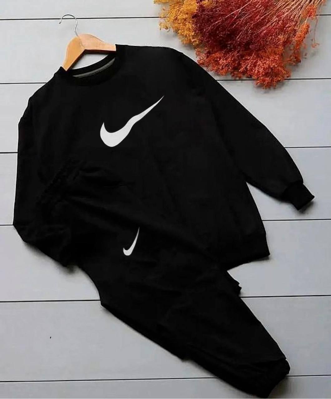 Жіночий спортивний костюм Nike