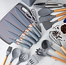 Подарунковий набір кухонного приладдя на 19 предметів, силіконові прилади з набором ножів на підставці з дошкою Сірий, фото 4