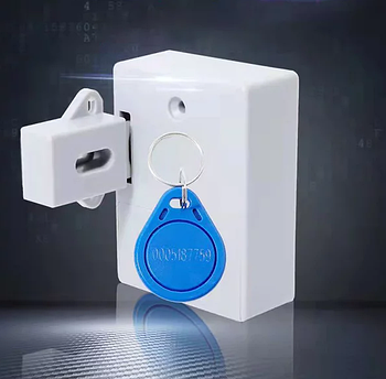 Меблевий електронний замок rfid у комплекті із замком є ​​ID-картка та набір безконтактних брелоків.