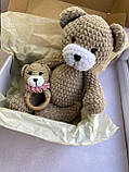 Набір В'язана іграшка Ведмедик великий плюшевий+ брязкальце погремушка , ручна робота Амігурумі, фото 4