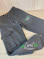 Детские спортивные штаны  для мальчика тринить с начесом серые ,накладной карман , принт надписи 152