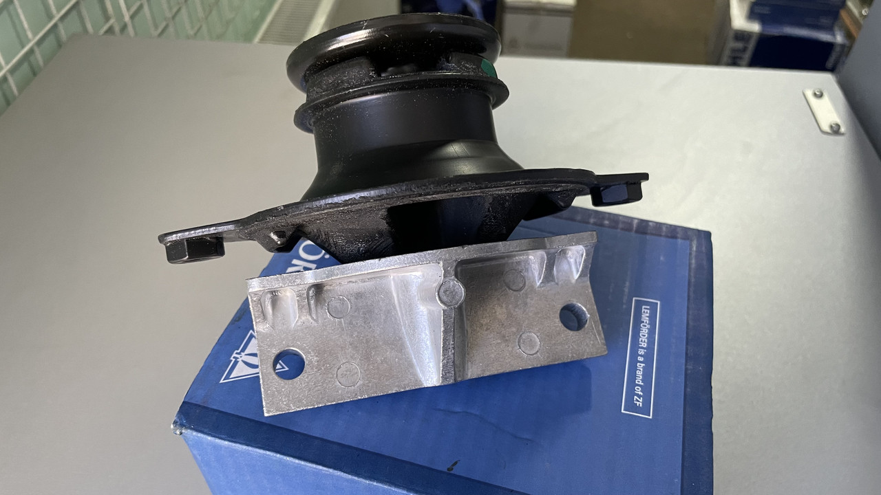 Подушка коробки передач Mercedes Sprinter 906 (2.2-3.0CDI) - 2006-2018 - Lemforder - Німеччина - 33262 01, фото 1