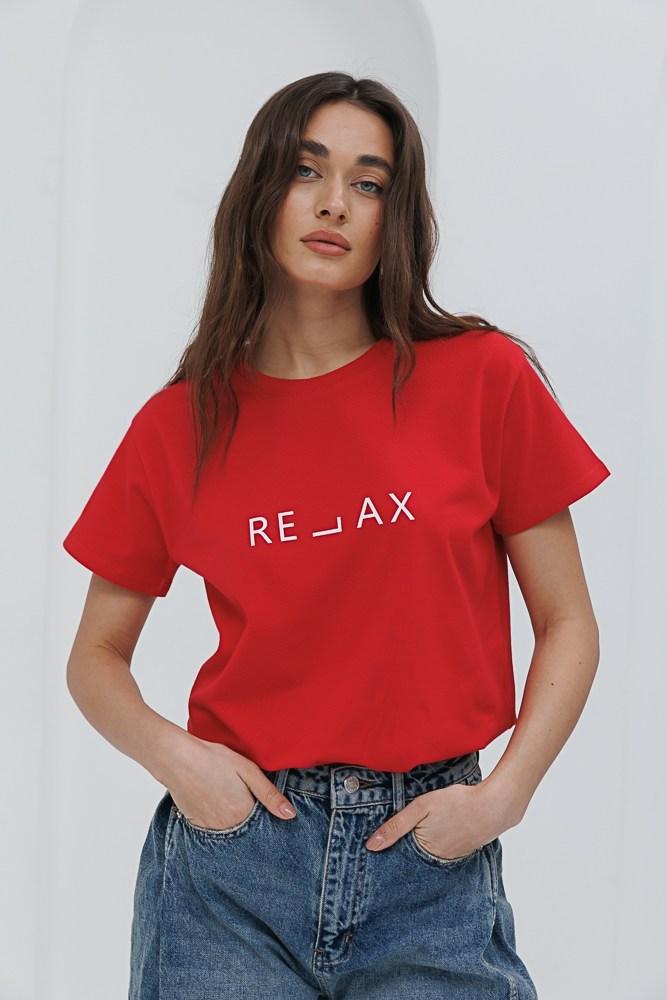Жіноча однотонна базова футболка з написом RELAX