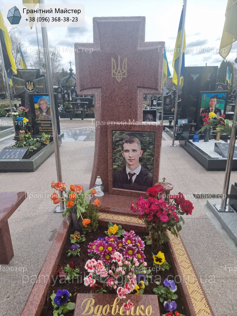 Гранітний пам'ятник загиблому воїну № 2114