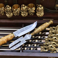 Эксклюзивный набор шампуров "Казаки", бронзовые рюмки, охотничий нож и вилка для снятия мяса в кейсе из бука