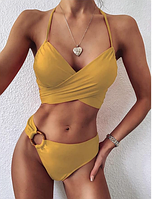 Раздельный пляжный купальник для подчеркивания фигуры желтого цвета