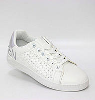 Білі жіночі кросівки на шнурках білий