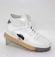 Легенькі жіночі кросівки хайтопи білого кольору білий