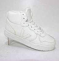 Білі зимові кросівки білий
