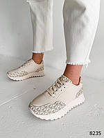 Женские бежевые брендовые кроссовки на ребристой подошве Корс