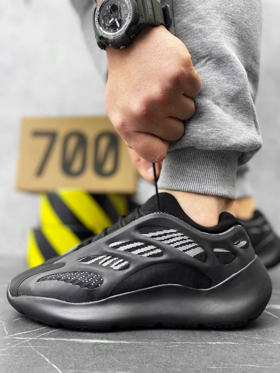 Розпродаж Чоловічі Кросівки Adidas Yeezy Boost 700 v3 (41-45 розмір) black