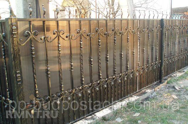 Будівництво паркану з полікарбонату Паркани з полікарбонату