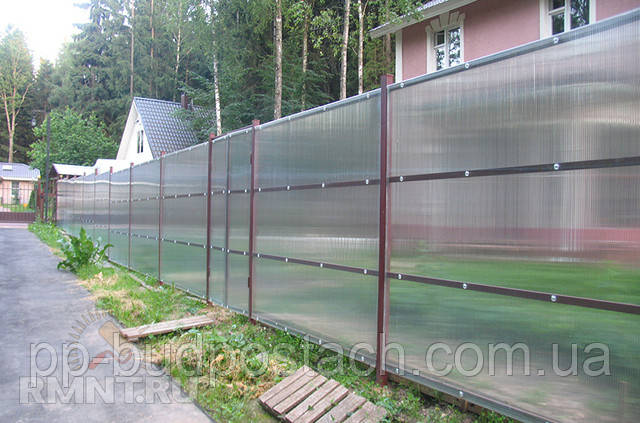 Будівництво паркану з полікарбонату Паркани з полікарбонату