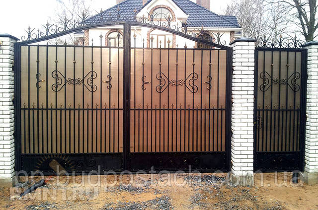 Будівництво паркану з полікарбонату Паркани з полікарбонату