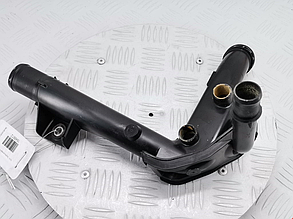 Патрубок охолоджувальної системи на Renault Dokker 2012-> - Рено Докер 210473766R