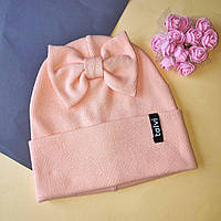 Демісезонна шапочка для дівчинки в рубчик з вушками та бантиком колір Персиковий розмір 48-50