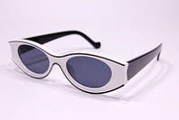 Солнцезащитные очки в бело-черной оправе