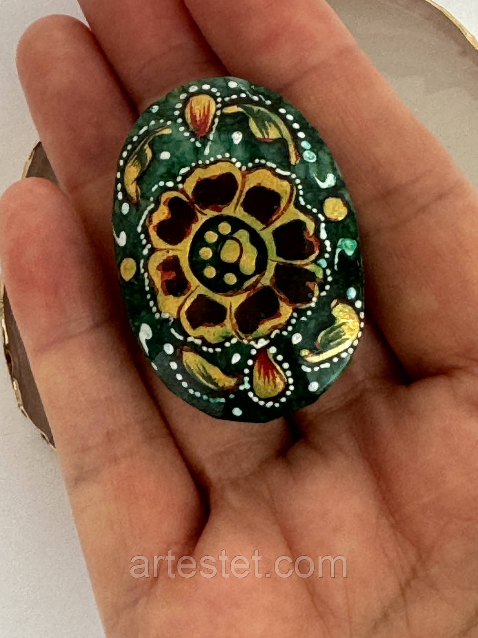 Смарагд природний із ручним розписом 209.95 ct. із сертифікатом