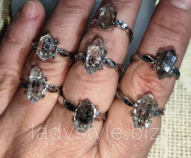 Серебряное колечко с натуральным херкимерийским алмазом от студии LadyStyle.Biz украшения купить серебро кольцо перстень херкимерийский алмаз клинохлор