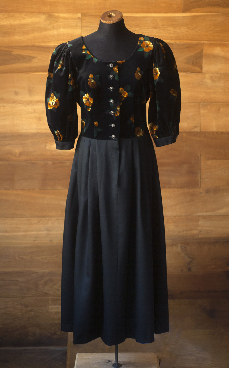 Чорна велюрова вінтажна баварська сукня з квітами міді жіноча, розмір М, L