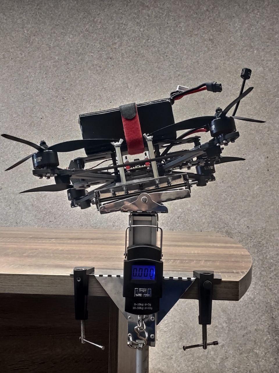 Універсальний стенд для випробування FPV дронів 7-15 дюймів