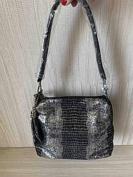 Стильна красива чорна сумка з натуральної шкіри