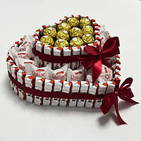 Подарочный набор двухъярусный торт подарок из киндеров PRO 2 30х25 см 1350 г 96 шт Красный SB, код: 7803637