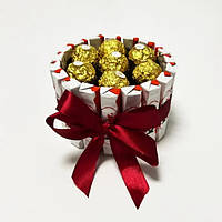 Подарочный набор сладостей с киндером и фереро PRO 13х13х10 см 320 г FS, код: 7813629