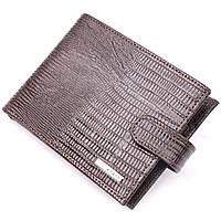 Лакированное мужское портмоне с хлястиком из натуральной фактурной кожи KARYA 21082 Коричневы GT, код: 7708671