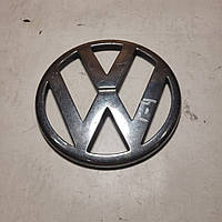 Эмблема решетки радиатора Volkswagen Golf 4, Bora (1J0853601)