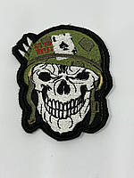 Шеврон нарукавная эмблема Світ шевронів Череп в шлеме 90×70 мм Оливково-белый UL, код: 7791578