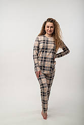 Жіноча трикотажна піжама бежевого кольору у клітинку - кофточка с брюками