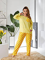 Стильная женская желтая трикотажная пижама с кофтой и брюками в горошек