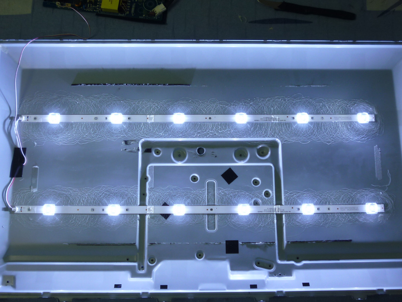 Світлодіодні LED-лінійки 06-32F9-3030-0D20-2X6-584X12-LL-190625 _Б\В_ (LED TV Haier 32 Smart TV BX)., фото 1