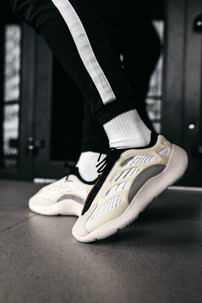 Кроссовки Adidas Yeezy Boost 700 V3 Azael (Изи Буст) Адідас Єзі Буст 700 сірі з бежевим - фото 7 - id-p2161540429