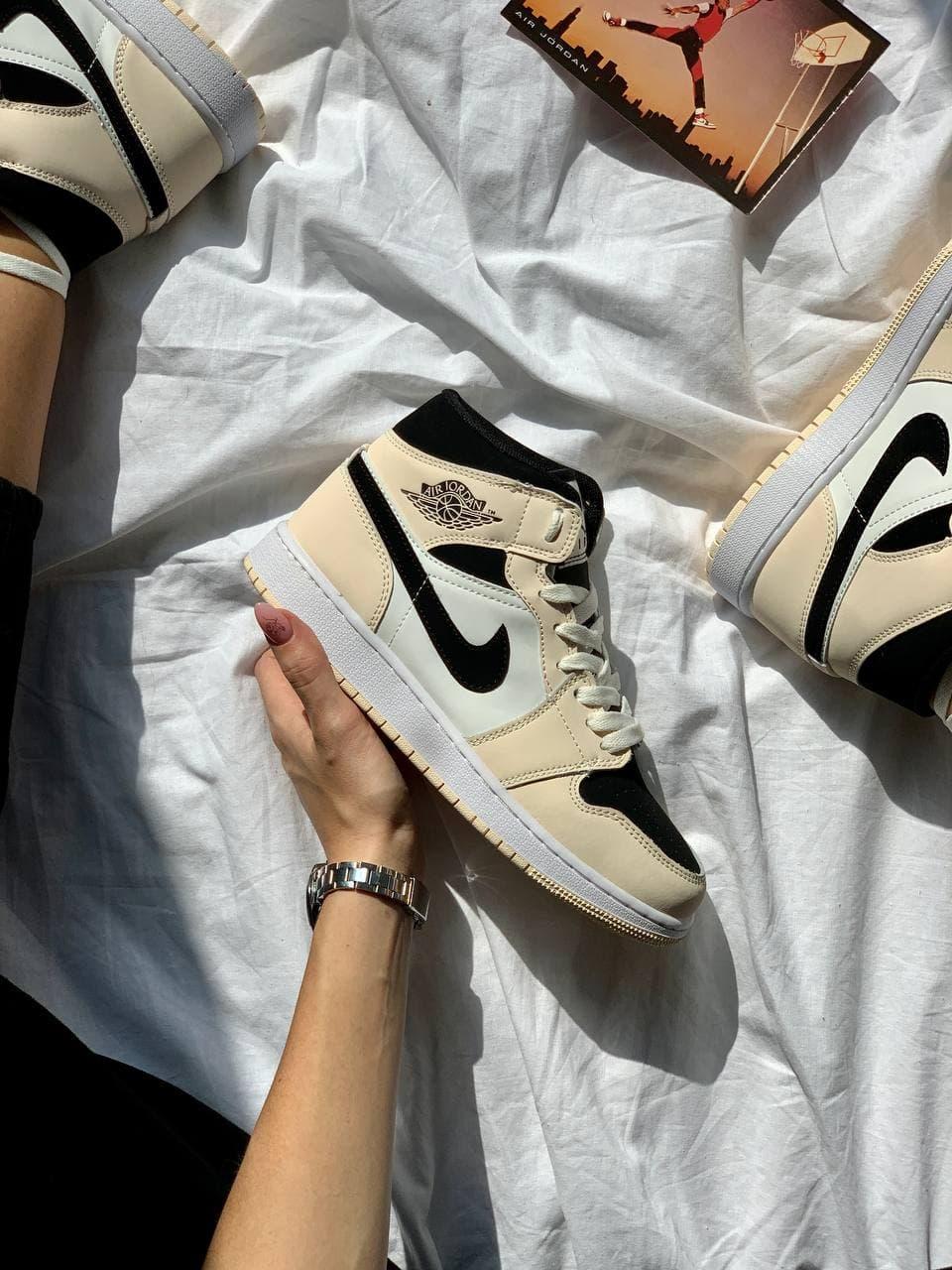 Женские кроссовки Air Jordan 1 Retro High, кожа, черный, бежевый Найк Еір Джордан 1 Ретро Хай бежеві з чорним - фото 2 - id-p2161540437