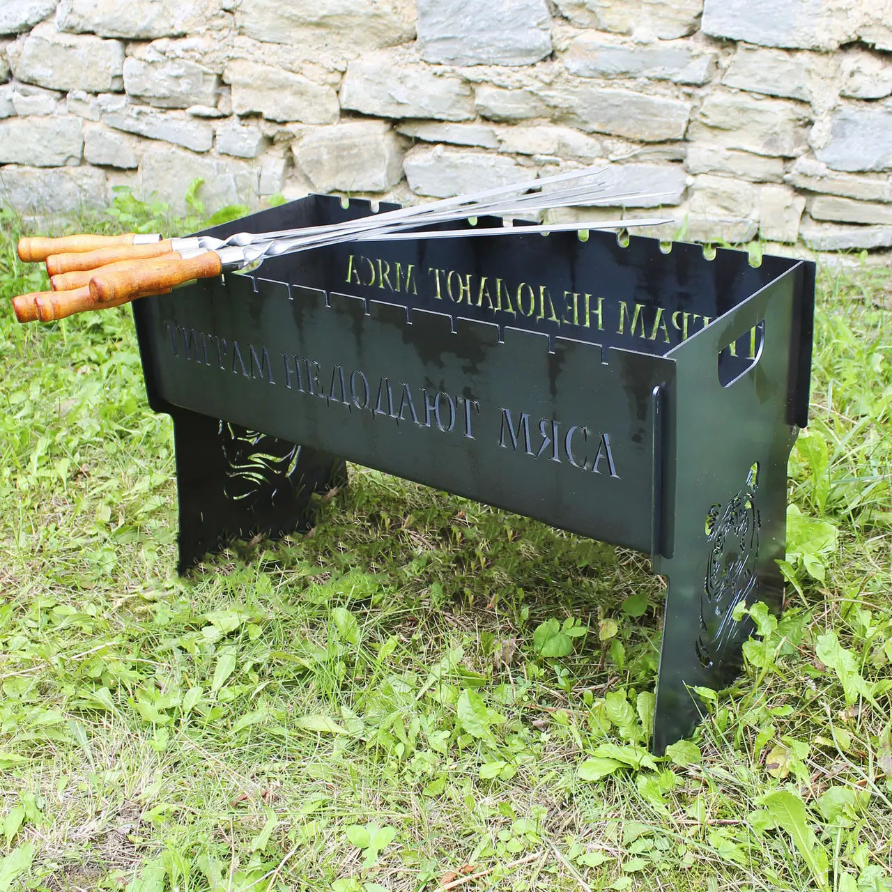 Мангал на 8 шт розбірний КОТУСИКУ з індивідуальним написом - у подарунок. Подарунковий мангал, фото 1