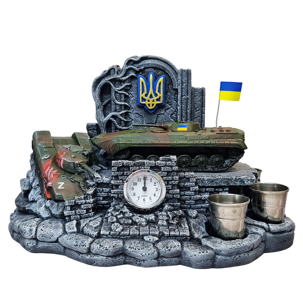Сувенірний настільний подарунок для чоловіка "Український БМП-1", оригінальний подарунок ручної роботи з годинником