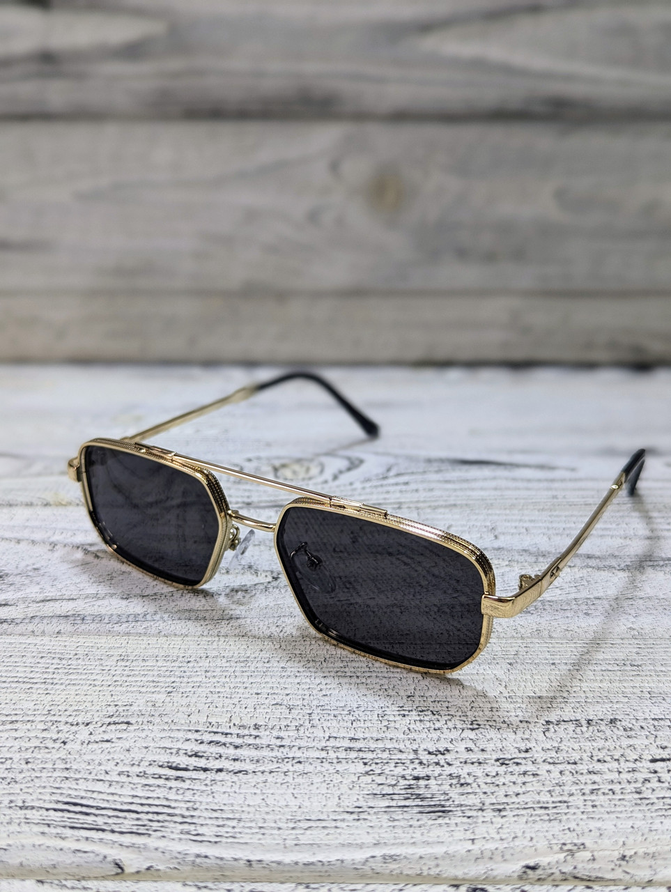 Сонцезахисні окуляри чоловічі, чорні в золотистій металевій оправі (без брендових)